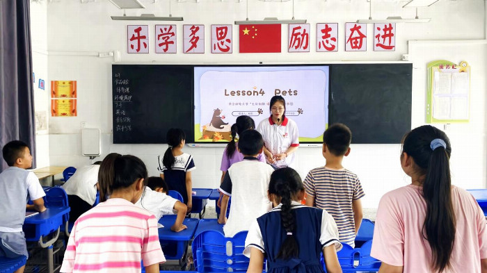 买球软件南邮学子三下乡：关爱留守儿童助力乡村教育(图4)